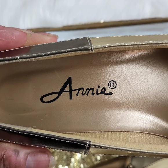 NWOT, Annie, Tri-color gold shoes size 7M - Picture 9 of 11